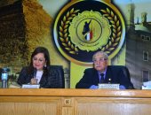 وزير التعليم العالى يستعرض تقريرًا حول فعاليات منتدى شباب الجامعات المصرية