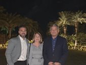 شاهد.. وزير الرياضة السابق وزوجته فى زيارة لنجلهما بالإمارات