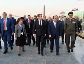 صور.. السيسي وماكرون يتفقدان العاصمة الإدارية الجديدة