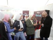 محمد صادق ومحمد إنسان يجذبان الشباب فى حفلات التوقيع بمعرض الكتاب