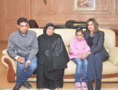 وزيرة الهجرة تستقبل أسرة "شهيد الشهامة" وتطلعهم على حملة تبرعات للمصريين بالخارج