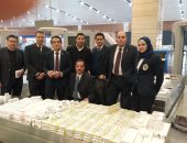 جمارك مطار القاهرة تضبط محاولة تهريب كمية كبيرة من الأدوية باهظة الثمن