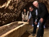 صور.. وزيرا الآثار والسياحة يتفقدان الاكتشاف الأثرى بتونا الجبل فى المنيا