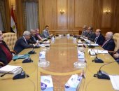 العصار ومحافظ أسوان يبحثان أخر مستجدات مشروعات التعاون المشترك