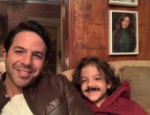 شاهد.. نجل "سليم الأنصارى" أمير كرارة فى كواليس مسلسل "كلبش 3"