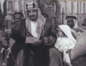 شاهد.. الملك سلمان بن عبد العزيز وعمره 3 سنوات فى مكة المكرمة