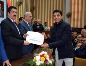  صور ..محافظ القليوبية يكرم الطلاب المتفوقين في مسابقة الأوائل