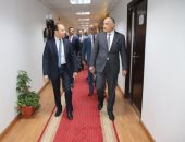 محافظ البنك المركزى يقوم بجولة تفقدية للمعهد المصرفى المصرى
