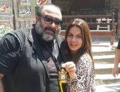 شاهد.. نجلاء بدر تستعيد ذكرياتها مع سامح عبد العزيز من كواليس "رمضان كريم"