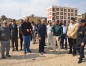 صور.. محافظ السويس يتفقد منطقة الهيشة ويتابع تطوير الكورنيش القديم