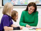 كيت ميدلتون تدعم الصحة العقلية لأطفال بريطانيا بجولة بالمدارس