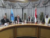 صور.. مجلس "الصحفيين" يهدى الشيخ سلطان القاسمى حاكم الشارقة درع النقابة