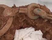 شاهد.. العثور على عربة يرجع تاريخها إلى العصر الحديدى بـ إنجلترا  