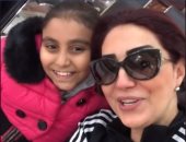 الفنانة وفاء عامر تسخر من نفسها.. إنجليزى دا يا مرسى؟.. فيديو