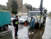 صور.. المرور يكثف الخدمات وسيارات الشفط لسحب مياه الأمطار بمدينة نصر