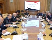 "العصار" ووزير الكهرباء يبحثان مع "KSB" الألمانية التعاون فى مشروعات تشغيل آبار المياه