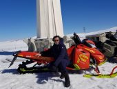 شاهد.. راغب علامة فى نزهة على الجليد بصحبة أصدقائه