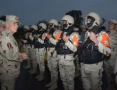 الفريق محمد فريد يتفقد عناصر تأمين قناة السويس ويلتقى أبطال الجيش الثانى