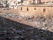 اضبط مخالفة.. القمامة تحاصر محطة السكة الحديد بشنوان فى المنوفية (صور)