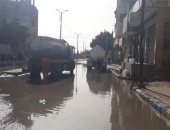 سحب مياه الأمطار من شوارع بئر العبد فى شمال سيناء.. صور