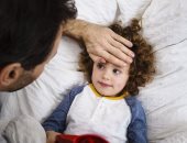 6 علامات تحذرك بأن طفلك يعانى من مرض خطير أبرزها التشنجات والحمى