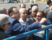 صور.. رئيس الوزراء يوجه بالانتهاء من محطات صرف كيما خلال شهر 