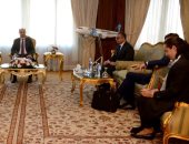 وزير الطيران يلتقى وفد البنك الدولي لبحث سبل التعاون المشترك