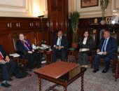 وزير الزراعة يستعرض مع وفد البنك الدولى تجربة تطهير البحيرات