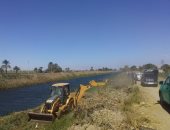 صور.. إزالة 16 حالة تعدى على أراضى الدولة بمدينة إسنا جنوبى الأقصر