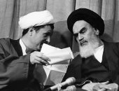 كيف سيطر الخمينى على السلطة فى إيران بشعار "الموت لأمريكا" ؟