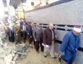 محافظ الدقهلية ووكيل الأوقاف يتفقدان مسجد إثر سقوط السقف خلال صب الخراسانة