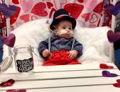 فيديو وصور .. أصغر مريض قلب يحتفل بعيد الحب فى مستشفى بشيكاغو