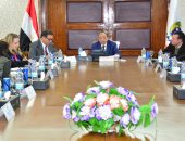 وزير التنمية المحلية يعقد اجتماعا مع "البنك الدولى" لبحث ملف المخلفات الصلبة