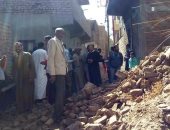 صور.. إنهيار منزل من طابقين دون خسائر بشرية بمدينة الزينية شمال الأقصر