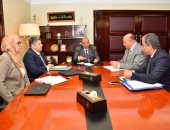 وزير التنمية المحلية يعقد اجتماعا مع محافظ القاهرة لبحث ملف المخلفات الصلبة