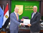 رئيس جامعة الإسكندرية يستقبل قنصل لبنان لبحث التعاون المشترك