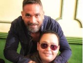 البرنس والصاحب الجدع.. أمير كرارة ينشر صوراً تجمعه بـ"عز ورزق"