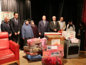 محافظ القاهرة يوزع ملابس وأغطية على فقراء خلال افتتاح مبنى حى البساتين