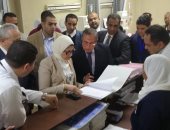 فيديو.. وزيرة الصحة تتفقد مستشفى أرمنت المركزي وتلتقى عدد من المرضي
