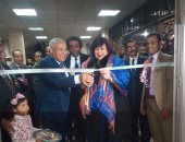 إيناس عبد الدايم تفتتح معرض الكتاب بقصر ثقافة العقاد بمحافظة أسوان 