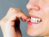 كيف تسبب الأسنان المعوجة مشاكل بالهضم والتهاب اللثة