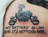 بعد الإعلان عن وفاته.. عاشق لناسا يرسم تاتو للمسبار المفقود على سطح المريخ