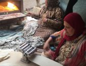 فيديو.. قصة كفاح "أم أية" وجيرانها بالمحلة.. يحاربن البطالة ببيع العيش الفلاحى