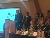 وزير الآثار من جامعة حلوان: فتح المتحف المصرى ليلا رسالة للعالم بأن مصر آمنة.. يؤكد: "مفيش بقعة مفيهاش آثار".. وللطلاب: "عيب السياح يجوا من آخر الدنيا يشوفوا آثارنا وإحنا مبنرحش".. صور