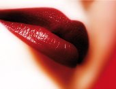 مش اى حاجة تستعمليها.. 6 مشاكل صحية يسببها أحمر الشفاه المغشوش