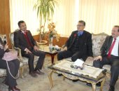 رئيس جامعة طنطا يستقبل السفير الماليزى بمصر