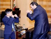فيديو وصور.. سعد الحريرى يستقبل الطفل بطل العالم فى الكيك بوكسينج