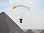 ختام مهرجان القفز بالمظلات فوق سفح الأهرامات تحت رعاية وزير الرياضة
