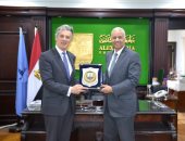 رئيس جامعة الإسكندرية يستقبل سفير بريطانيا لبحث التعاون الأكاديمى