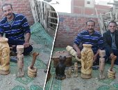 "مفيش مستحيل".. أحمد يتحدى إعاقته بنحت تماثيل خشب على سطح منزله ببنى سويف.. ويؤكد: أصبت بشلل نصفى بعد سقوطى من أعلى سقالة.. وأعمل للإنفاق على أبنائى وحصلت على شهادة محو الأمية.. وأحلم بورشة ومعدات حديثة.. صور